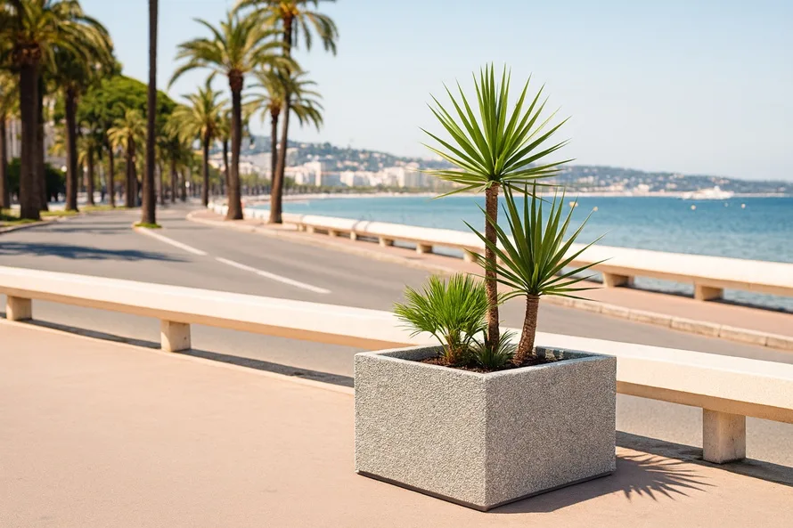jardiniere-beton-carre-menton